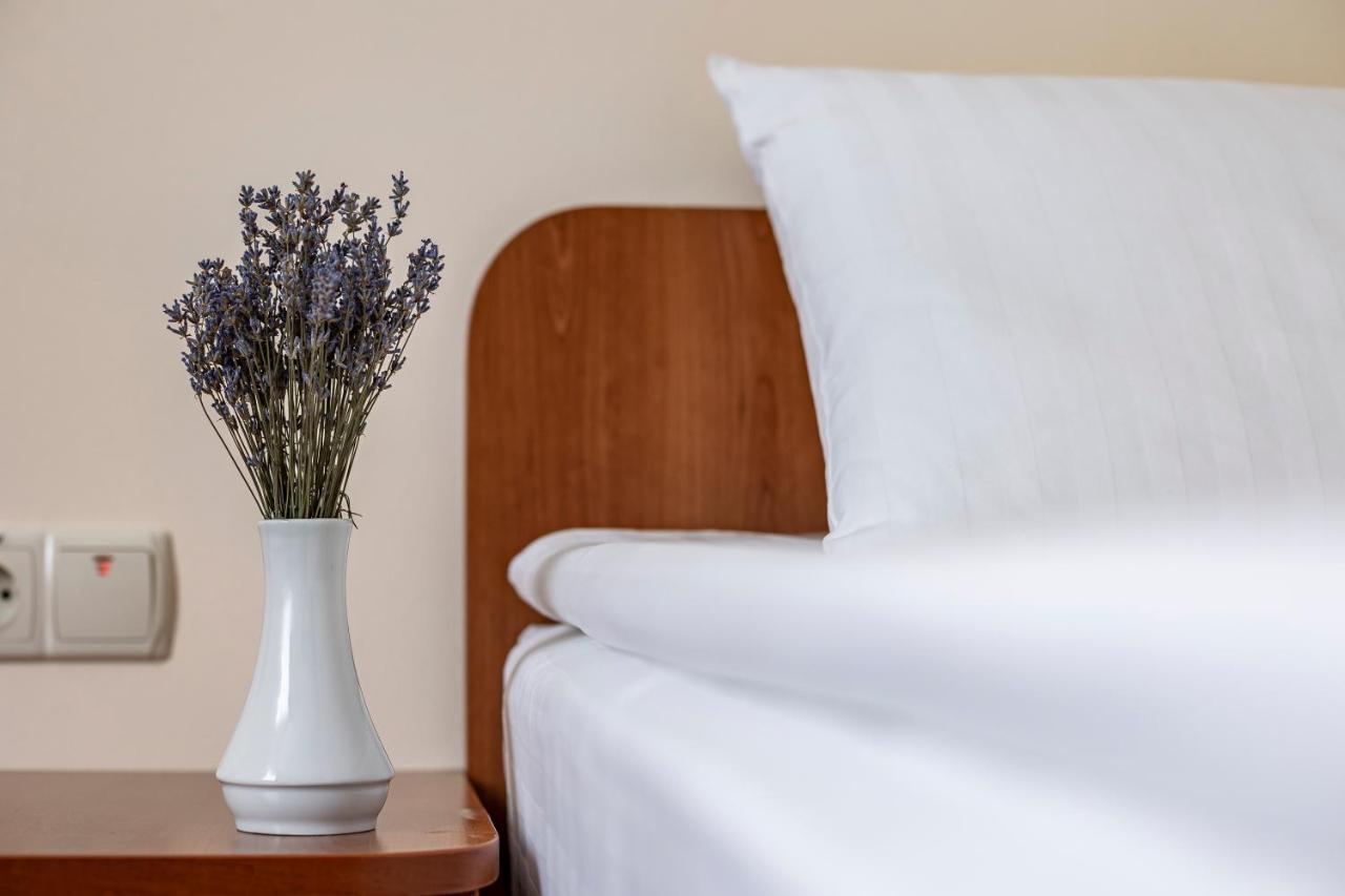 Hotel Galaktika Vynnyky Eksteriør bilde